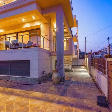 Luxury Beachfront In Pefkakia-volos Vilă