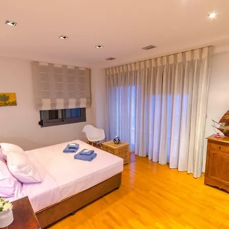 Villa Luxury Beachfront In Pefkakia-volos Volos